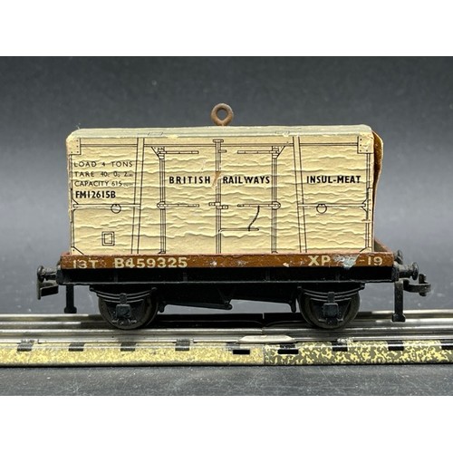 24 - A rake of 16 3-Rail Hornby Dublo Rolling stock 'Ready to Roll' 
(1250g)
Made in England by Meccano
I... 