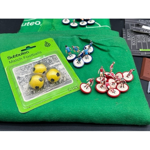 355 - Three complete sets of Subbuteo (Lightweight era), with three boxed complete teams, plus additional ... 