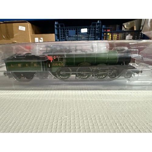 116 - Hornby R3447 Class B17 4-6-0 2842 