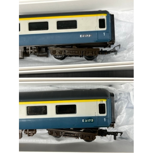 388 - A rake of six Airfix(GMR) Inter City 125 coaches, no duplicate running numbers
(1400g)
InterCity 125... 