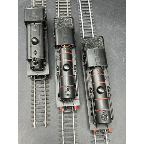 212 - Three OO gauge Steam Locomotives, each Tested as Runners
(1000g)
Hornby R1029 Class N2 0-6-2T 69522 ... 