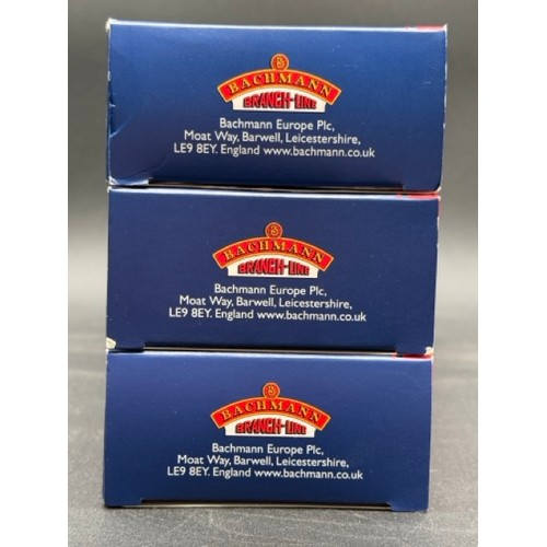 391 - A rake of three OO Bachmann Coaches each boxed and appearing unopened, Made in China (700g)

Bachman... 