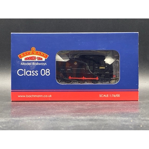 213 - Bachmann Branchline 32-114A Class 08 Shunter 13050 in BR Black with Early Emblem
(400g)
Boxed and ap... 