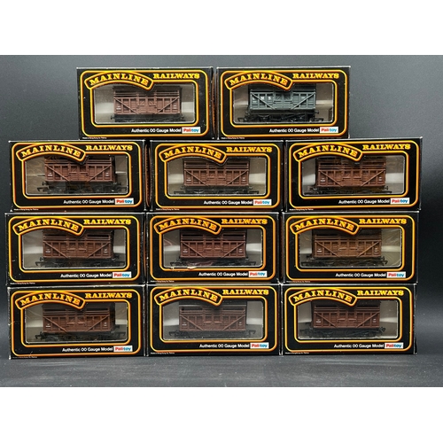 396 - 77 OO gauge Mainline Rolling stock wagons and vans each boxed
(5400g)
includes:- 
Cattle wagons (11)... 