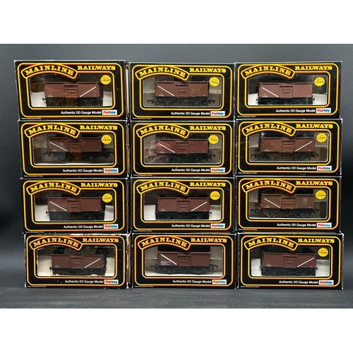 396 - 77 OO gauge Mainline Rolling stock wagons and vans each boxed
(5400g)
includes:- 
Cattle wagons (11)... 