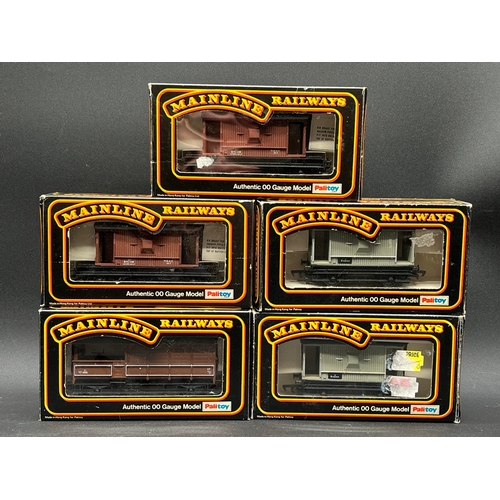 396 - 77 OO gauge Mainline Rolling stock wagons and vans each boxed
(5400g)
includes:- 
Cattle wagons (11)... 