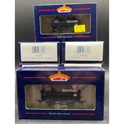 399 - 17 Bachmann boxed OO gauge Rolling stock
(1500g)
Bachmann Branchline 33-804 20 ton brake van in BR b... 