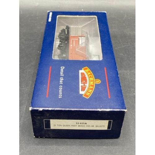 400 - 16 Bachmann boxed OO gauge Rolling stock
(1500g)
Bachmann Branchline 38-160 12 ton planked vent van ... 