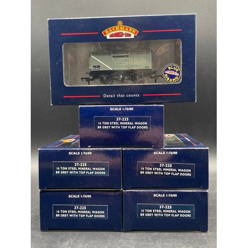 401 - 11 Bachmann boxed OO gauge Rolling stock
(800g)
Bachmann Branchline 33-752B 16 Ton Steel Mineral Wag... 