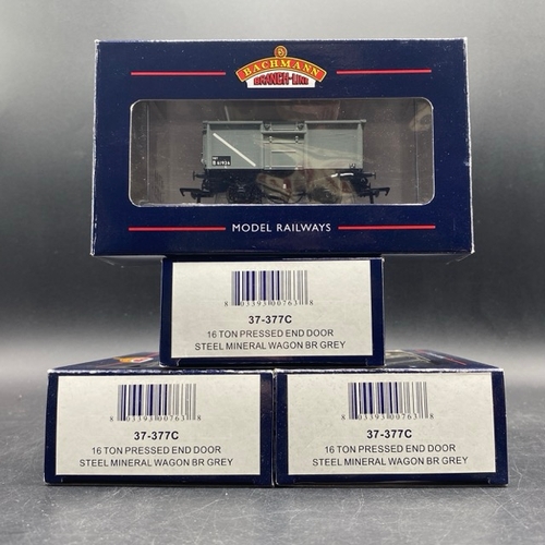 401 - 11 Bachmann boxed OO gauge Rolling stock
(800g)
Bachmann Branchline 33-752B 16 Ton Steel Mineral Wag... 