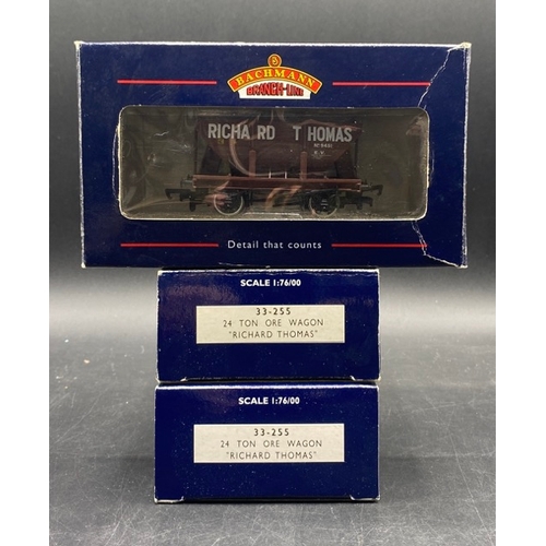 403 - 9 Bachmann boxed OO gauge Rolling stock
(600g)
Bachmann Branchline 33-830B 25 ton Queen Mary brake v... 