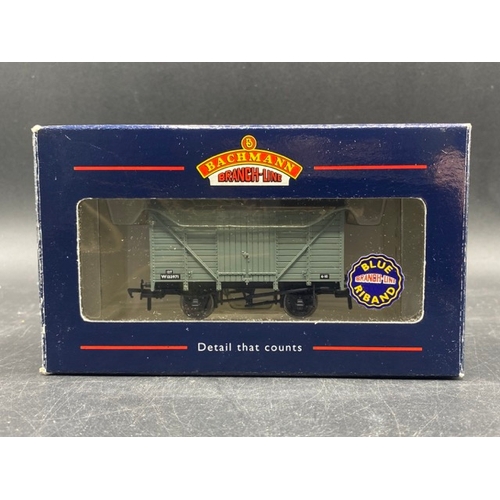 404 - 11 Bachmann boxed OO gauge Rolling stock
(800g)
Bachmann Branchline 37-277 27 ton steel tippler B383... 