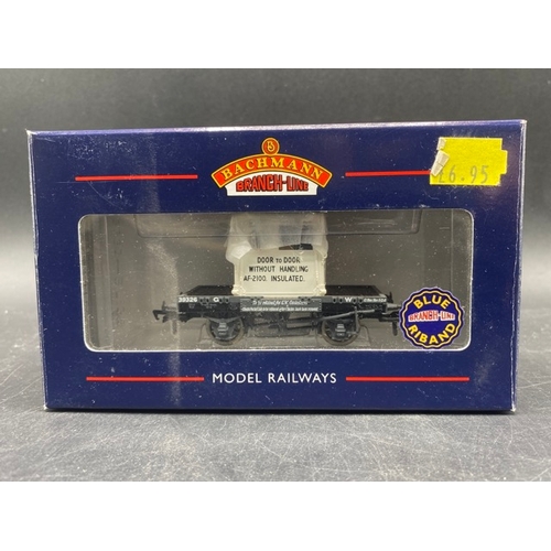 406 - 14 Bachmann and Hornby boxed OO gauge Rolling stock
(1200g)
Hornby R6814 Six plank open wagon 