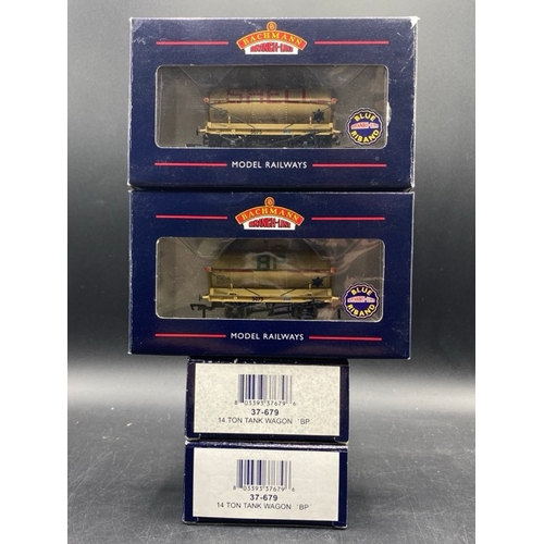 407 - 14 Bachmann OO gauge Rolling stock in 9 boxes
(1100g)
Bachmann Branchline 37-669 14 Ton tank wagons ... 