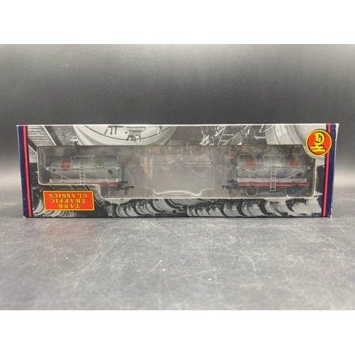 407 - 14 Bachmann OO gauge Rolling stock in 9 boxes
(1100g)
Bachmann Branchline 37-669 14 Ton tank wagons ... 