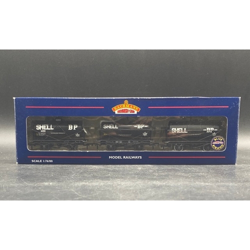 407 - 14 Bachmann OO gauge Rolling stock in 9 boxes
(1100g)
Bachmann Branchline 37-669 14 Ton tank wagons ... 