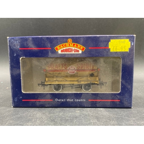 407 - 14 Bachmann OO gauge Rolling stock in 9 boxes
(1100g)
Bachmann Branchline 37-669 14 Ton tank wagons ... 