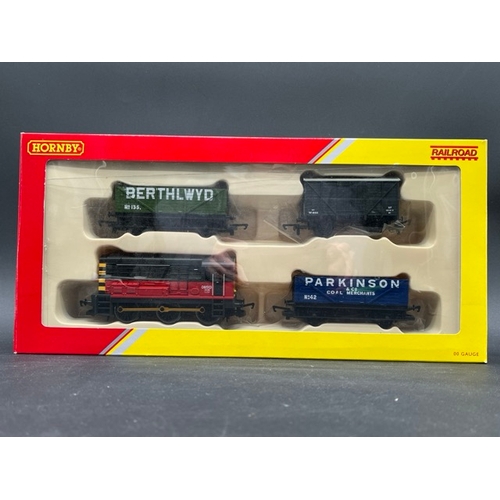 174 - Hornby R2669 Train Pack with Class 08 diesel shunter and 3 wagons (Railroad Range) - Tested Runner
(... 