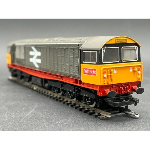 220 - Hornby R250 Class 58 58001 in Railfreight Red Stripe Livery - Tested Runner
(350g)
Generic box