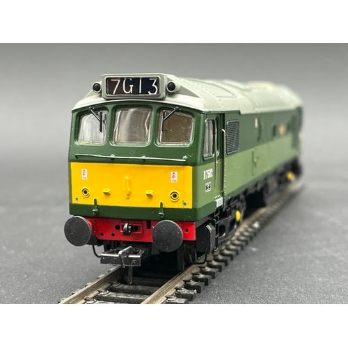 221 - Bachmann Branchline 32-406 Class 25/3 D7502 in BR two tone green - Tested Runner
(650g)