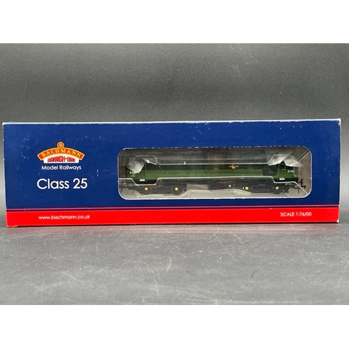 221 - Bachmann Branchline 32-406 Class 25/3 D7502 in BR two tone green - Tested Runner
(650g)