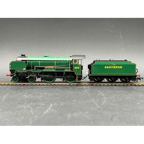 229 - Hornby R2827 Class V Schools 4-4-0 925 