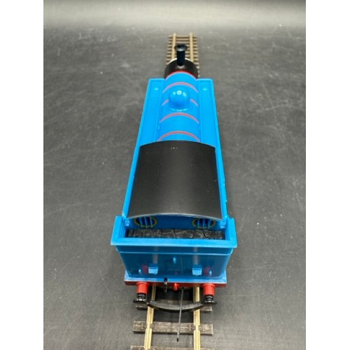 175 - Hornby Thomas & Friends R9087 - Thomas, Annie & Clarabel Train Set. Tested Runner. 
(350g)