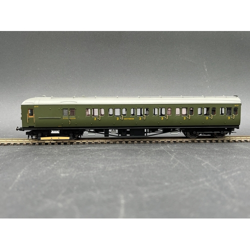 179 - Hornby R3260 Class 2-HAL 2 car EMU 2653 in Southern Railway green - Tested Runner - DCC Fitted
(650g... 