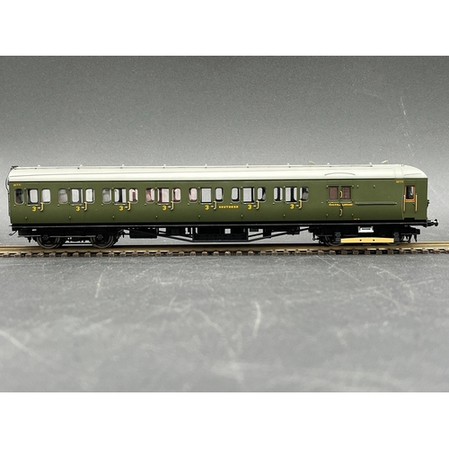 179 - Hornby R3260 Class 2-HAL 2 car EMU 2653 in Southern Railway green - Tested Runner - DCC Fitted
(650g... 