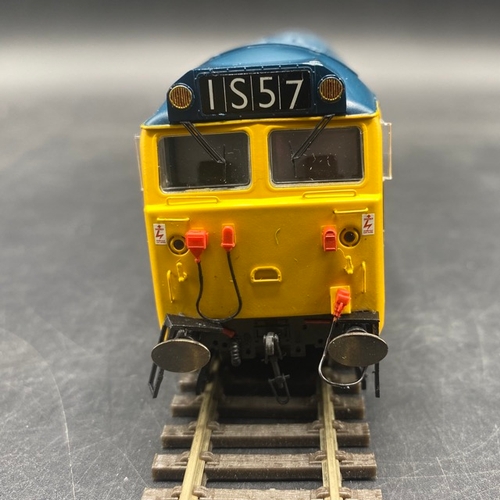 234 - Hornby R2474 Class 50 D421 in BR blue livery - Tested Runner with lights
(800g)
Loose detail