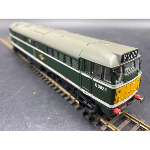 242 - Hornby R3144A Class 31 D5829 in BR green with small yellow panel - Tested Runner
(600g)