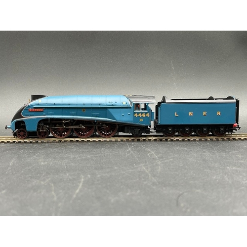 247 - Hornby R3771 Class A4 4-6-2 4464 