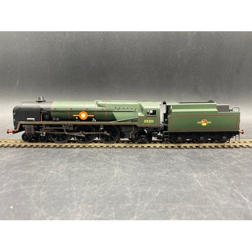 250 - Hornby R2466 Rebuilt Merchant Navy Class 4-6-2 35011 