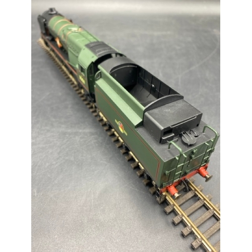 250 - Hornby R2466 Rebuilt Merchant Navy Class 4-6-2 35011 