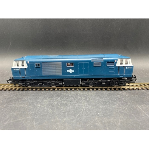 253 - Hornby R122 Hymek Class 35 Hymek D7093 in BR Blue - Tested Runner
(400g)