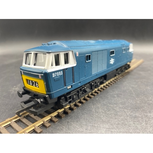 253 - Hornby R122 Hymek Class 35 Hymek D7093 in BR Blue - Tested Runner
(400g)