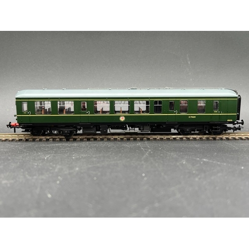 181 - Bachmann Branchline 32-516A Derby Lightweight 2 Car DMU in BR green with speed whiskers - DCC Fitted... 