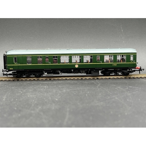 181 - Bachmann Branchline 32-516A Derby Lightweight 2 Car DMU in BR green with speed whiskers - DCC Fitted... 