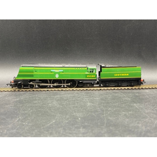 267 - Hornby R374 Battle of Britain Class 4-6-2 21C166 