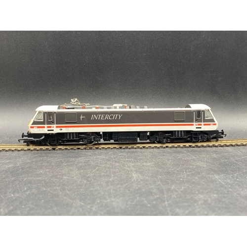 268 - Hornby R242 Class 90 90001 in Intercity Swallow livery - Tested Runner
(350g)
'DCC Fitted' label on ... 