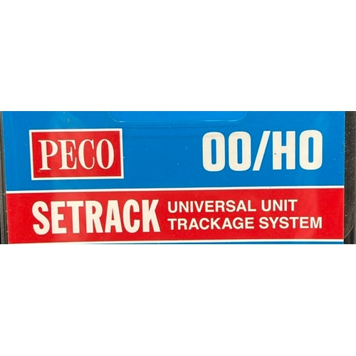 123 - Large quantity of Peco Setrack OO gauge track - Very Good condition
(6500g)
250+ items - Appears use... 