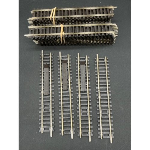 123 - Large quantity of Peco Setrack OO gauge track - Very Good condition
(6500g)
250+ items - Appears use... 