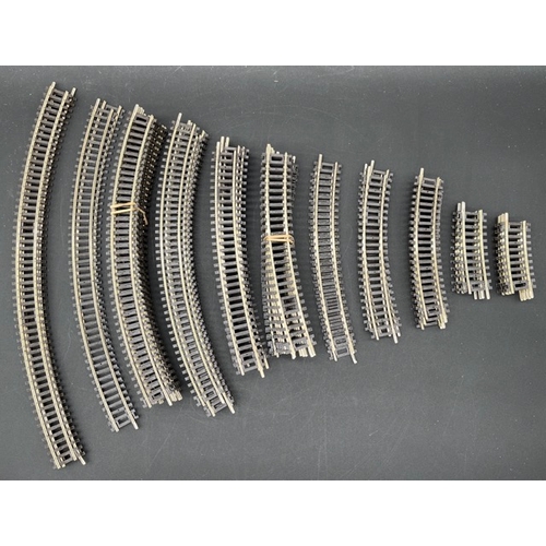 123 - Large quantity of Peco Setrack OO gauge track - Very Good condition
(6500g)
250+ items - Appears use... 