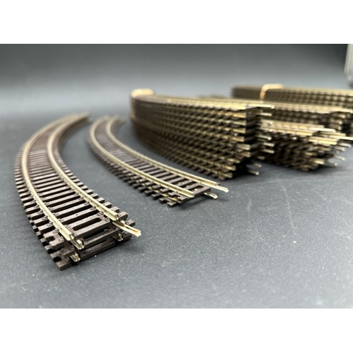 123 - Large quantity of Peco Setrack OO gauge track - Very Good condition
(6500g)
250+ items - Appears use... 