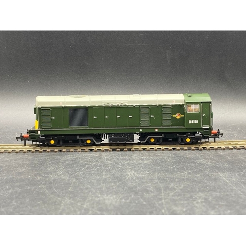 271 - Bachmann Branchline 32-033DS Class 20 D8158 in BR green with centre headcode boxes (DCC Sound Fitted... 