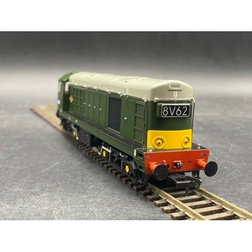 271 - Bachmann Branchline 32-033DS Class 20 D8158 in BR green with centre headcode boxes (DCC Sound Fitted... 