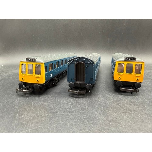 275 - Lima OO gauge Boxed Class 117 DMU - Tested Runner 
(700g)
Lima 205138A Class 117 DMU Power Car W5133... 