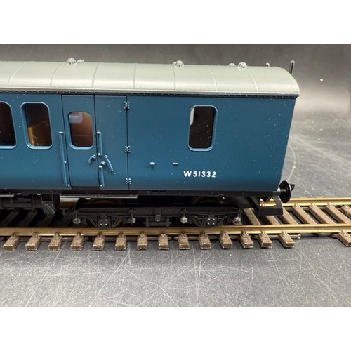 275 - Lima OO gauge Boxed Class 117 DMU - Tested Runner 
(700g)
Lima 205138A Class 117 DMU Power Car W5133... 