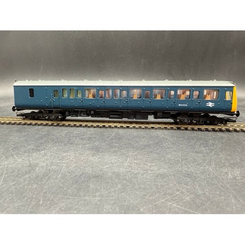 275 - Lima OO gauge Boxed Class 117 DMU - Tested Runner 
(700g)
Lima 205138A Class 117 DMU Power Car W5133... 