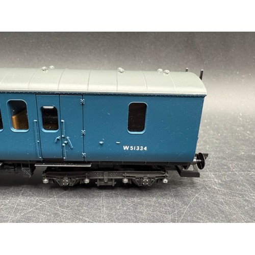 275 - Lima OO gauge Boxed Class 117 DMU - Tested Runner 
(700g)
Lima 205138A Class 117 DMU Power Car W5133... 